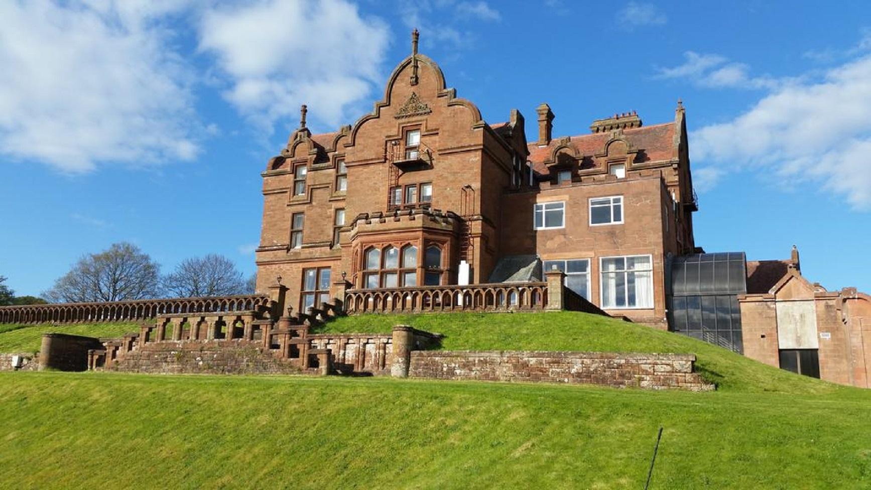 Adamton Hotel 3*