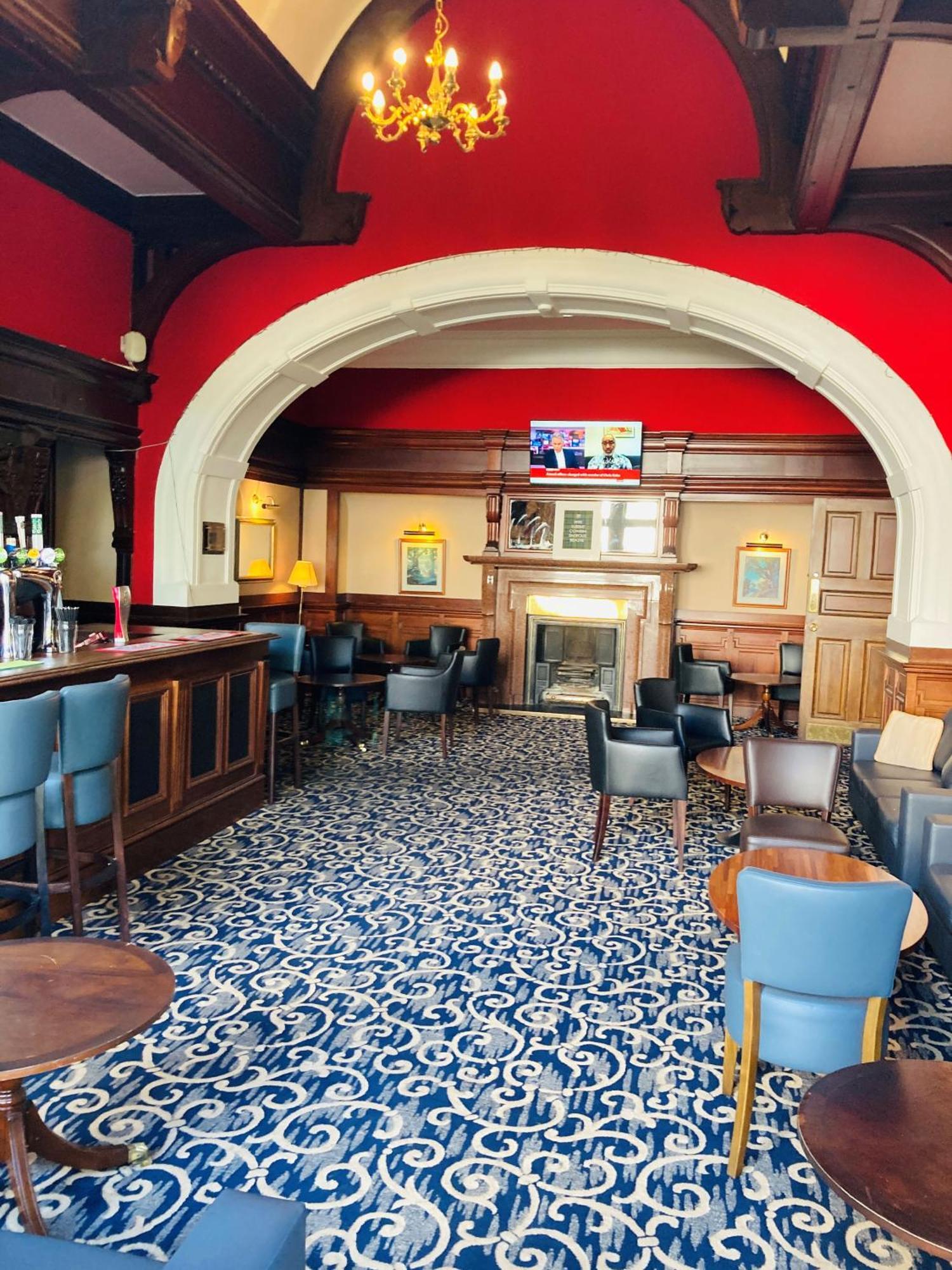 Adamton Hotel